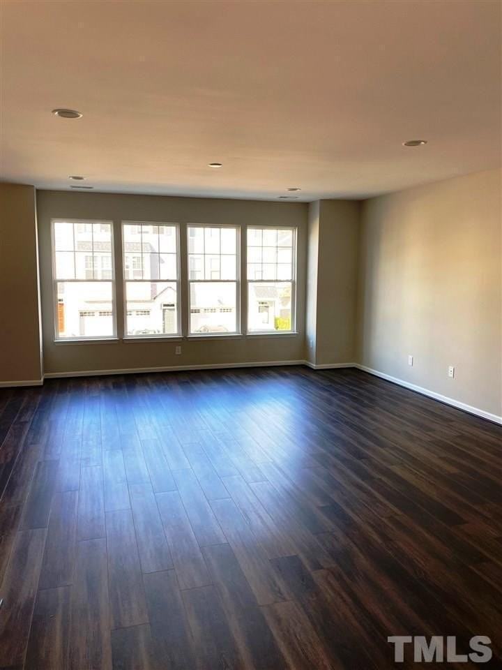 1013 Larabee Ln - Photo 5 of 19
