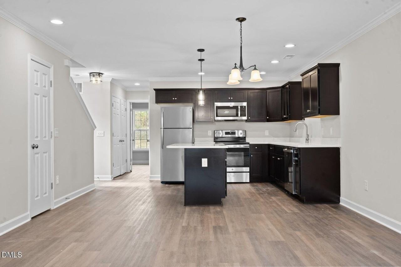 122 Laura Ln #A - Photo 3 of 19