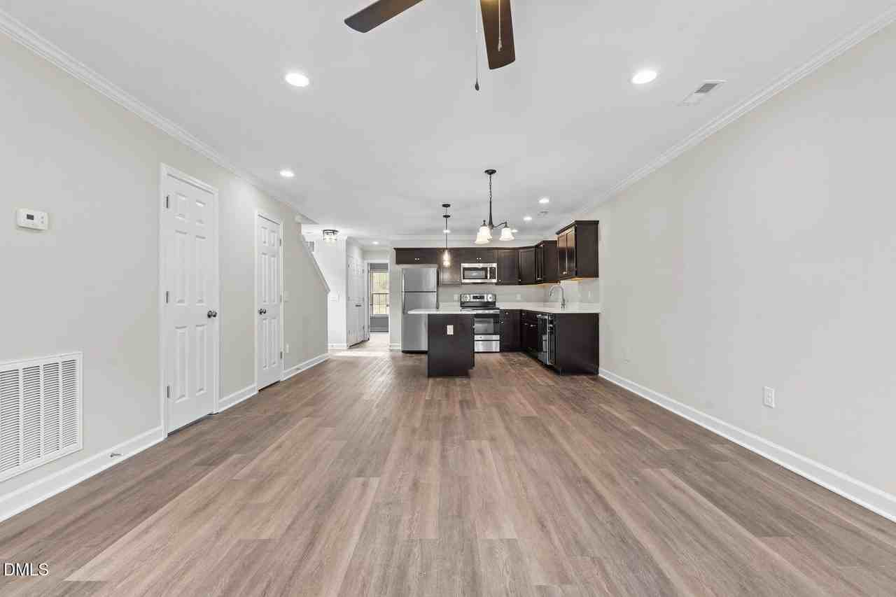 122 Laura Ln #A - Photo 4 of 19