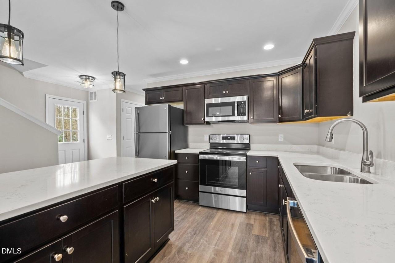 122 Laura Ln #A - Photo 5 of 19