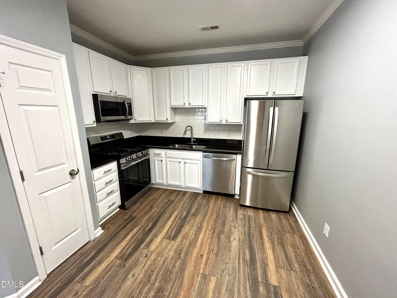 2210 Raven Rd - Photo 4 of 16