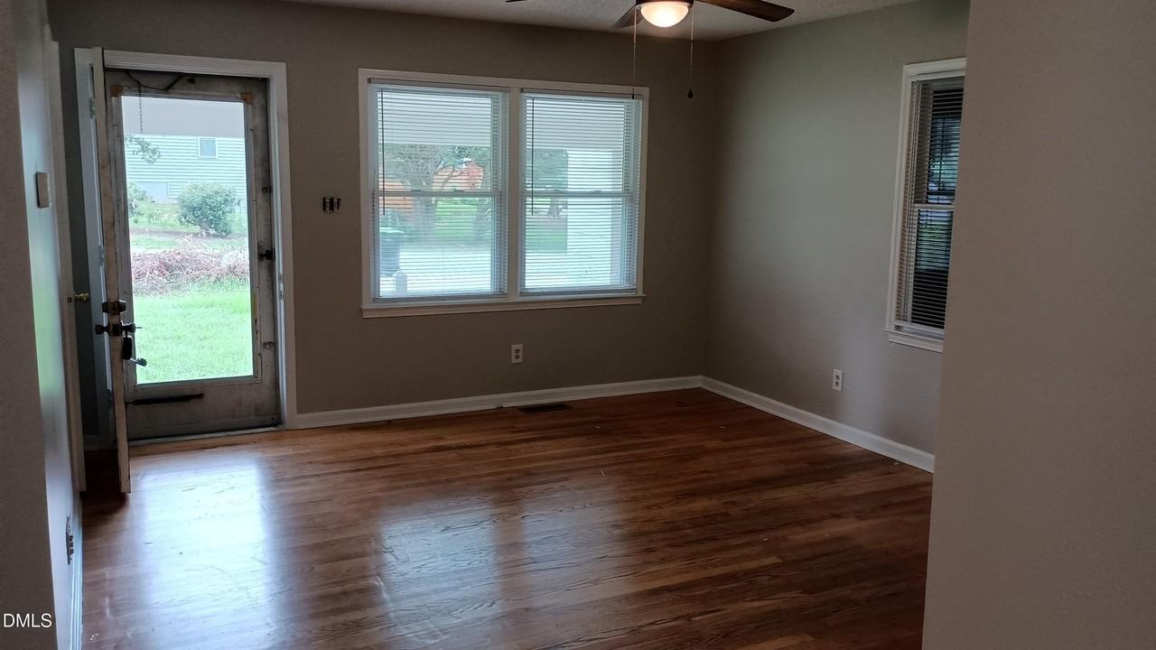 102 S Tunstall Ave - Photo 2 of 22