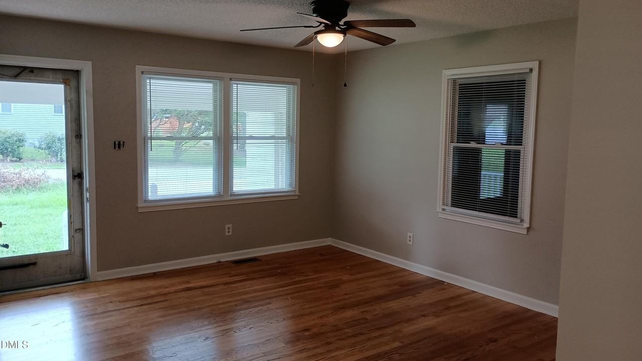 102 S Tunstall Ave - Photo 3 of 22