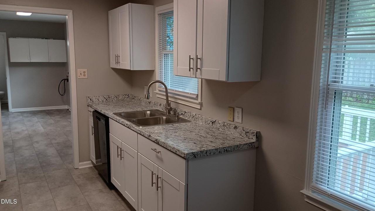 102 S Tunstall Ave - Photo 6 of 22