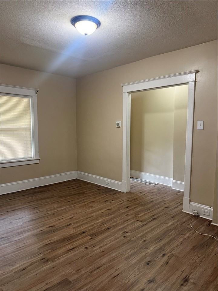 6521 Dean St - Photo 4 of 17