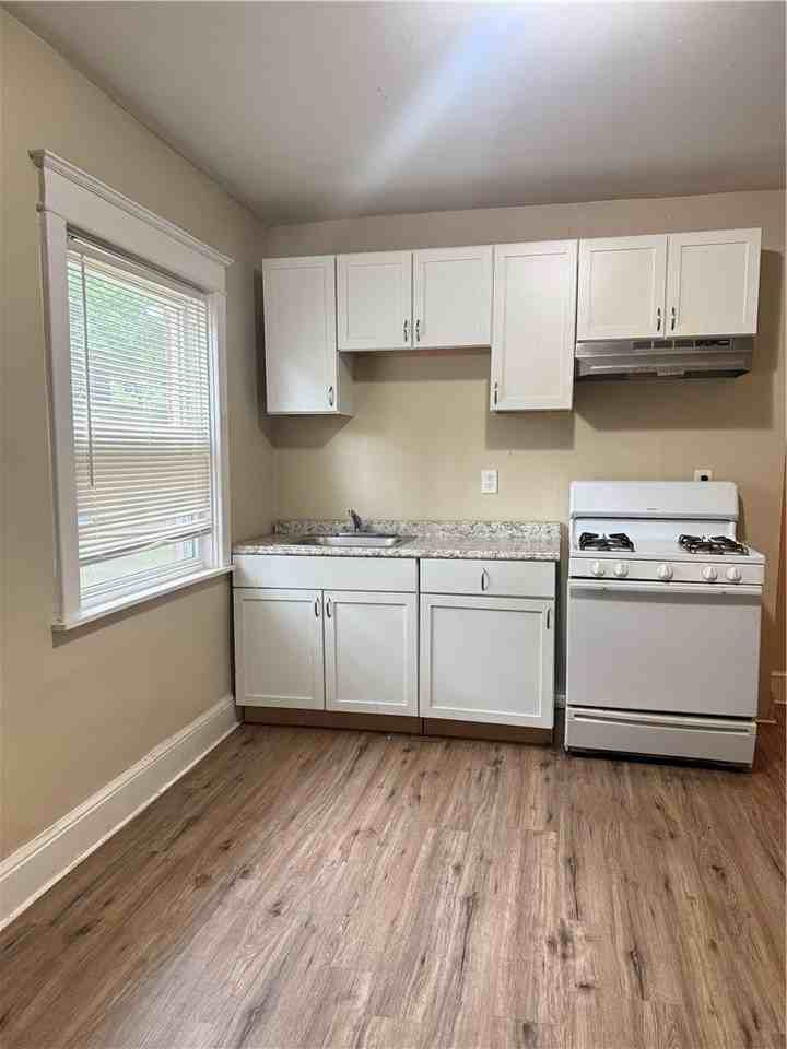 6521 Dean St - Photo 5 of 17