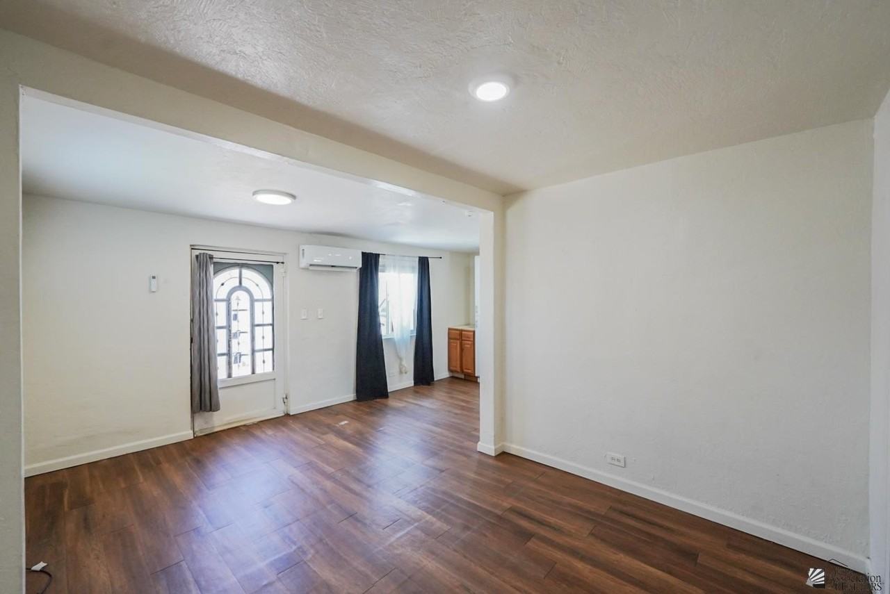1181 W 8th Pl - Photo 3 of 9