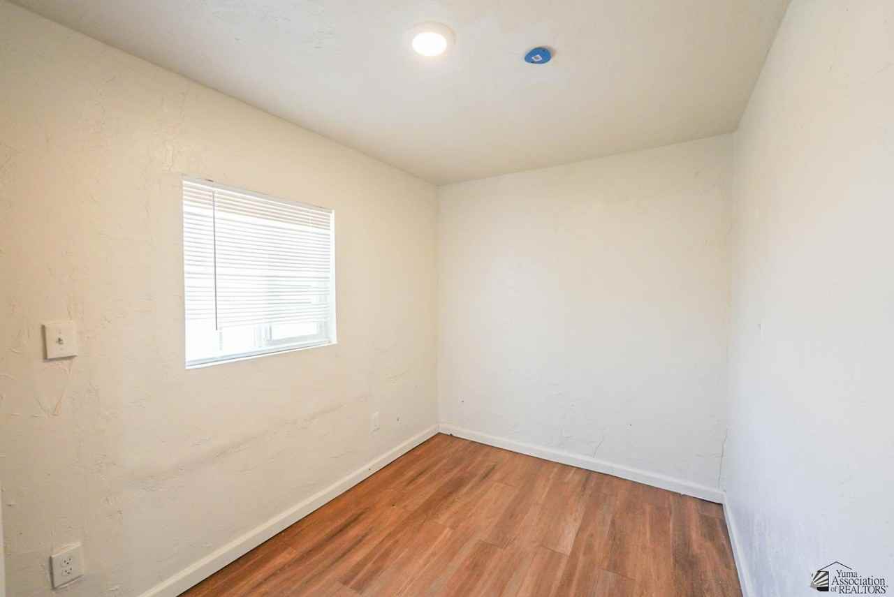 1181 W 8th Pl - Photo 4 of 9