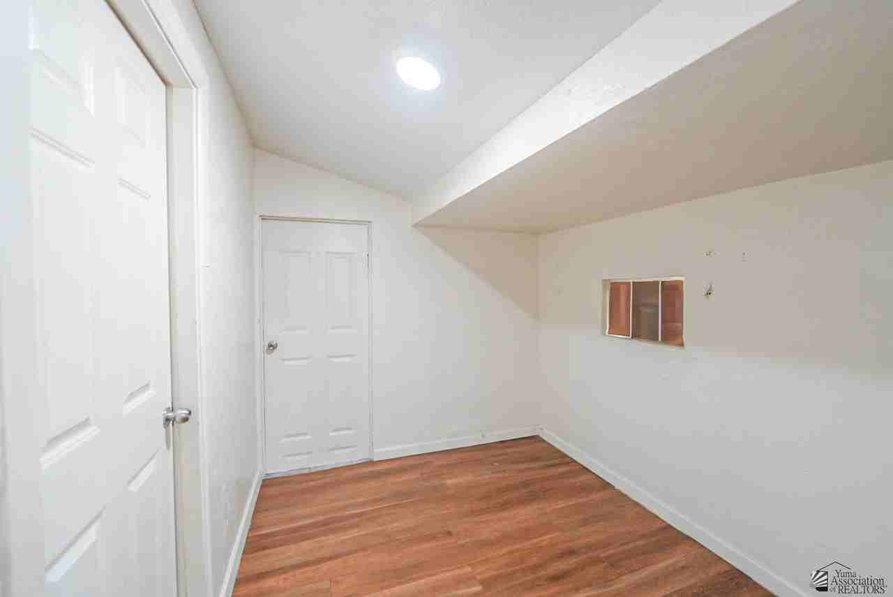 1181 W 8th Pl - Photo 6 of 9