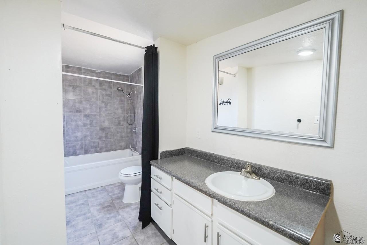1181 W 8th Pl - Photo 7 of 9