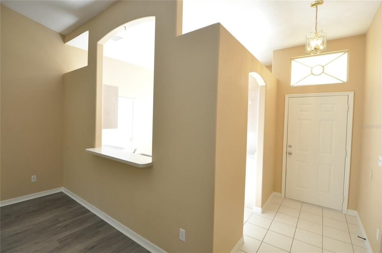 23 Primrose Ln - Photo 2 of 32