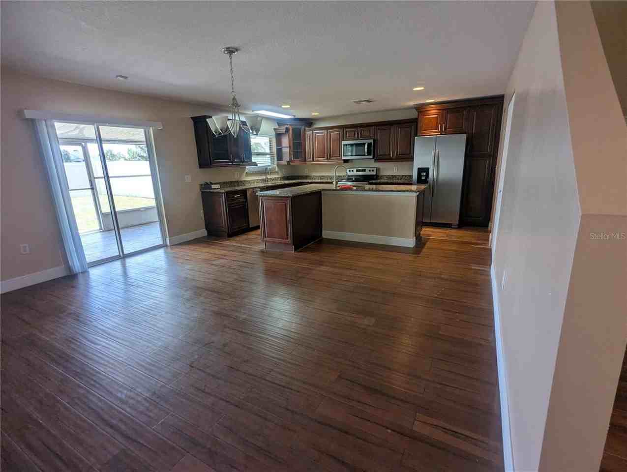 1628 Strathmore Cir - Photo 4 of 37