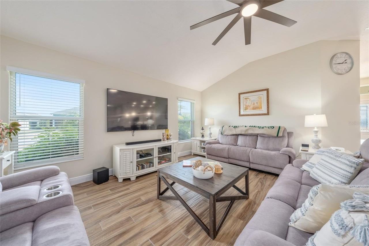 595 Randall Rd - Photo 2 of 13