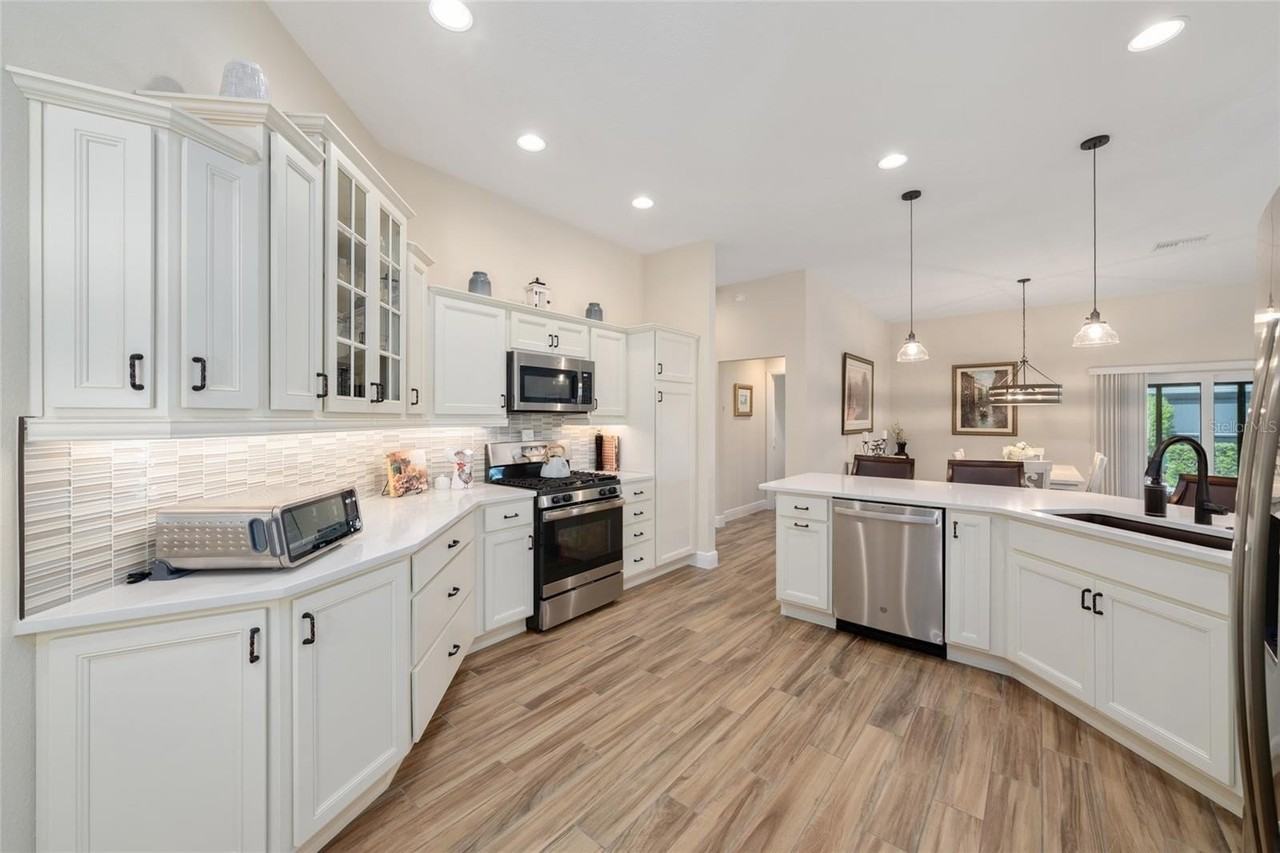 595 Randall Rd - Photo 5 of 13