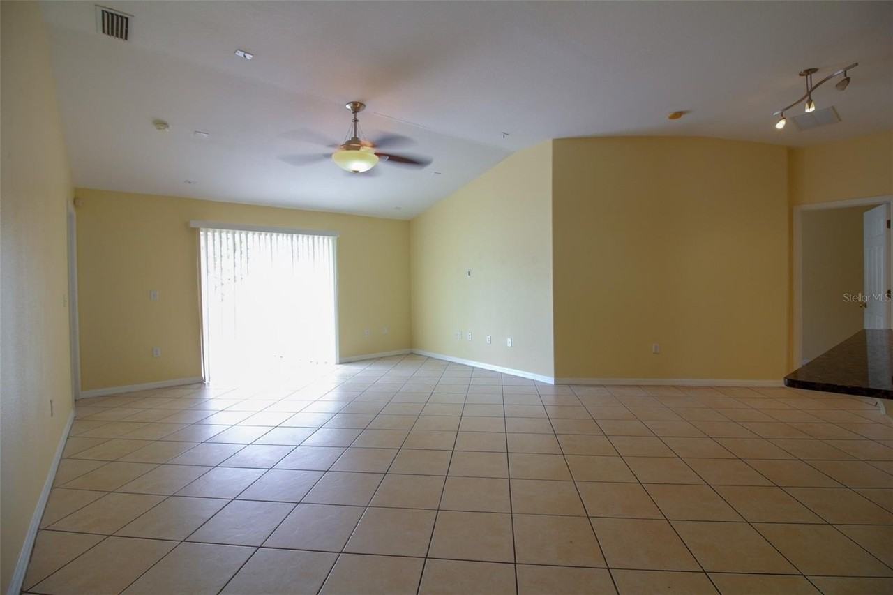 1702 Holton Rd - Photo 5 of 25