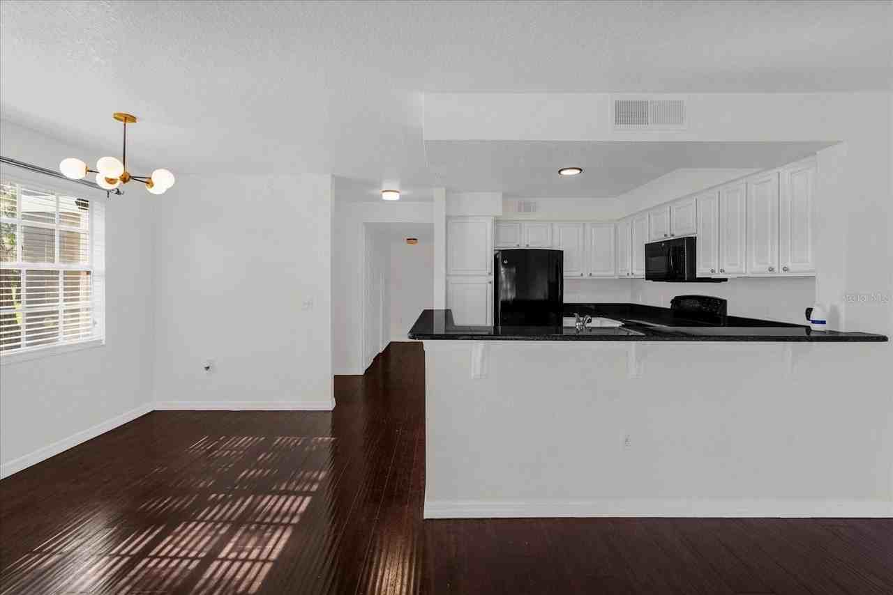 13953 Fairway Island Dr #618 - Photo 7 of 32