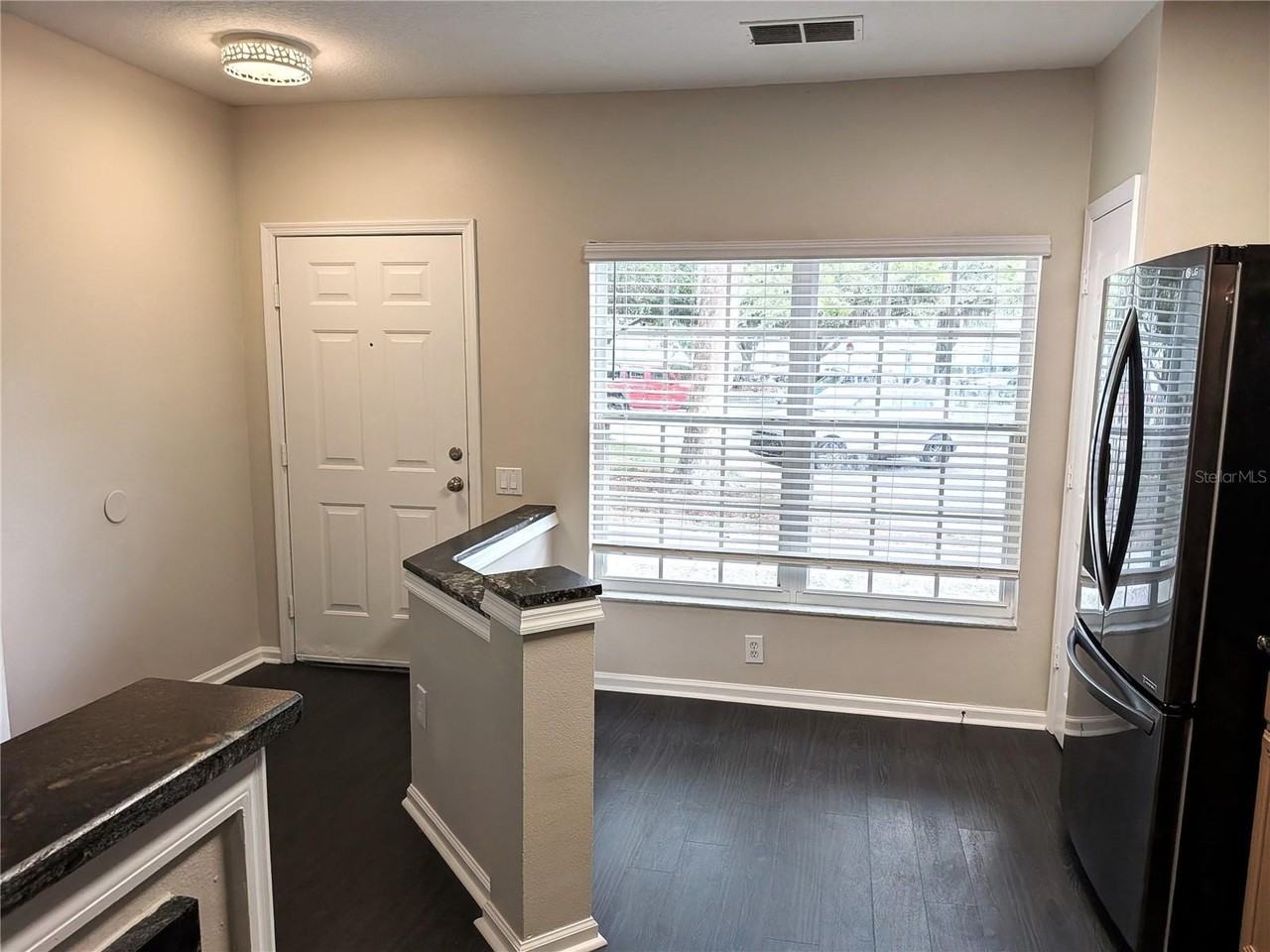 902 Vineland Pl - Photo 4 of 20
