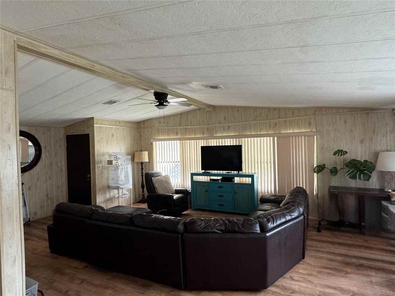 226 Ellsworth Dr - Photo 4 of 13