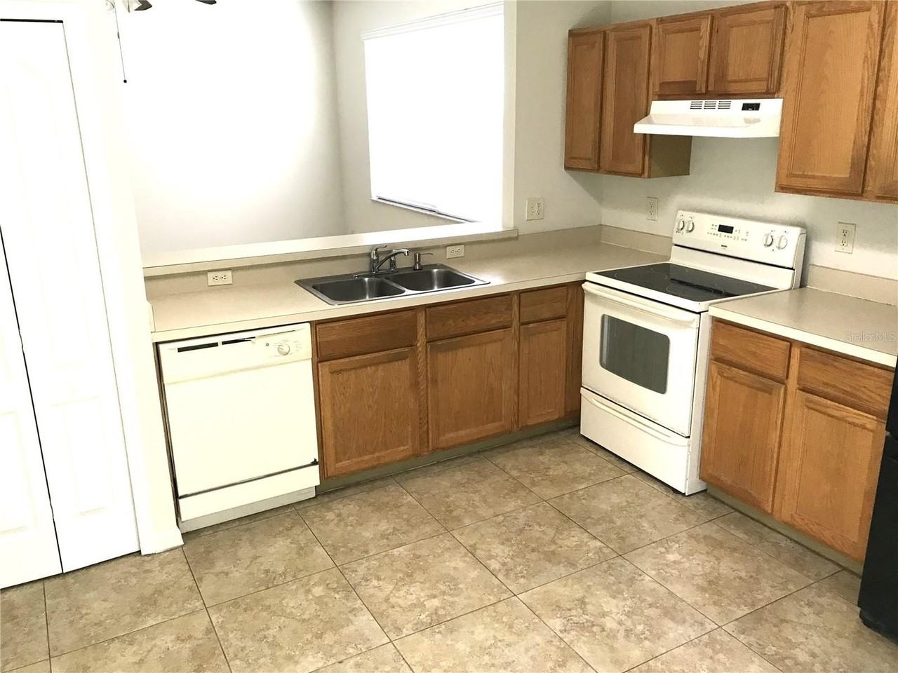 1724 Riveredge Rd - Photo 5 of 15