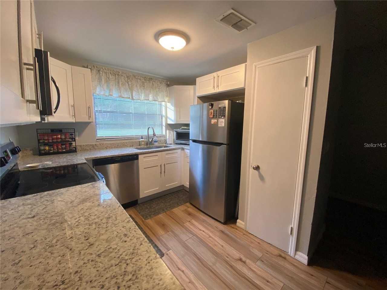 255 W Osceola St - Photo 3 of 17