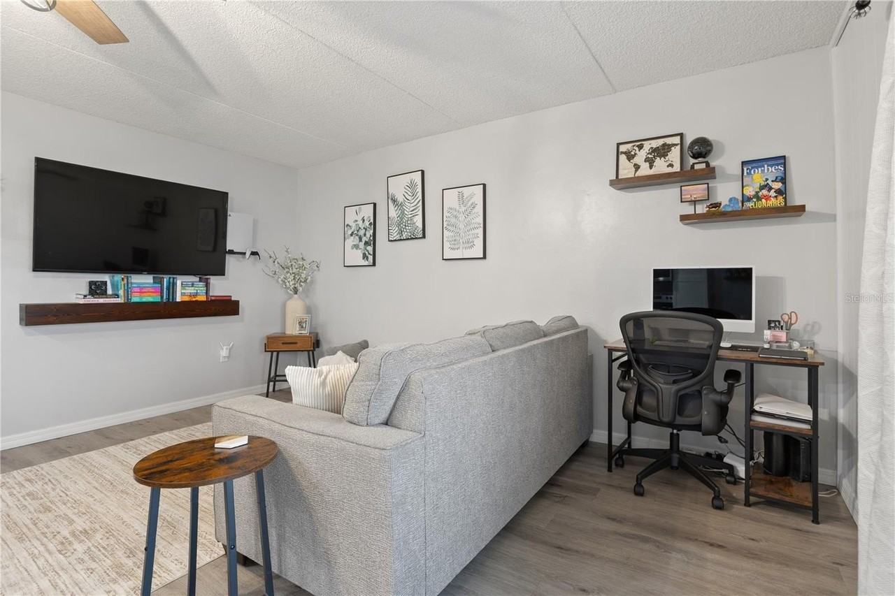 1154 Paseo Del Sol #B - Photo 4 of 18