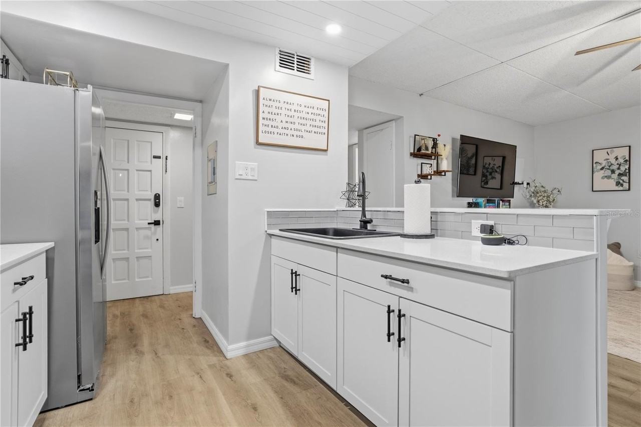 1154 Paseo Del Sol #B - Photo 6 of 18