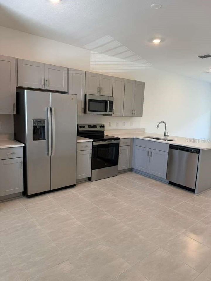 2848 Skyline Loop - Photo 2 of 13