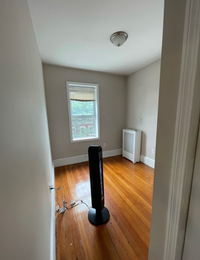 244 Maverick St - Photo 6 of 9