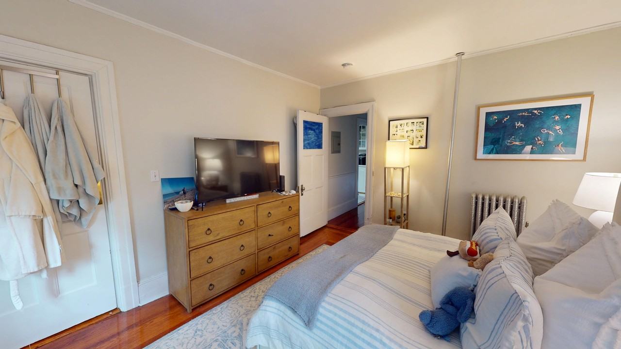 1216 Beacon St #5 - Photo 4 of 16