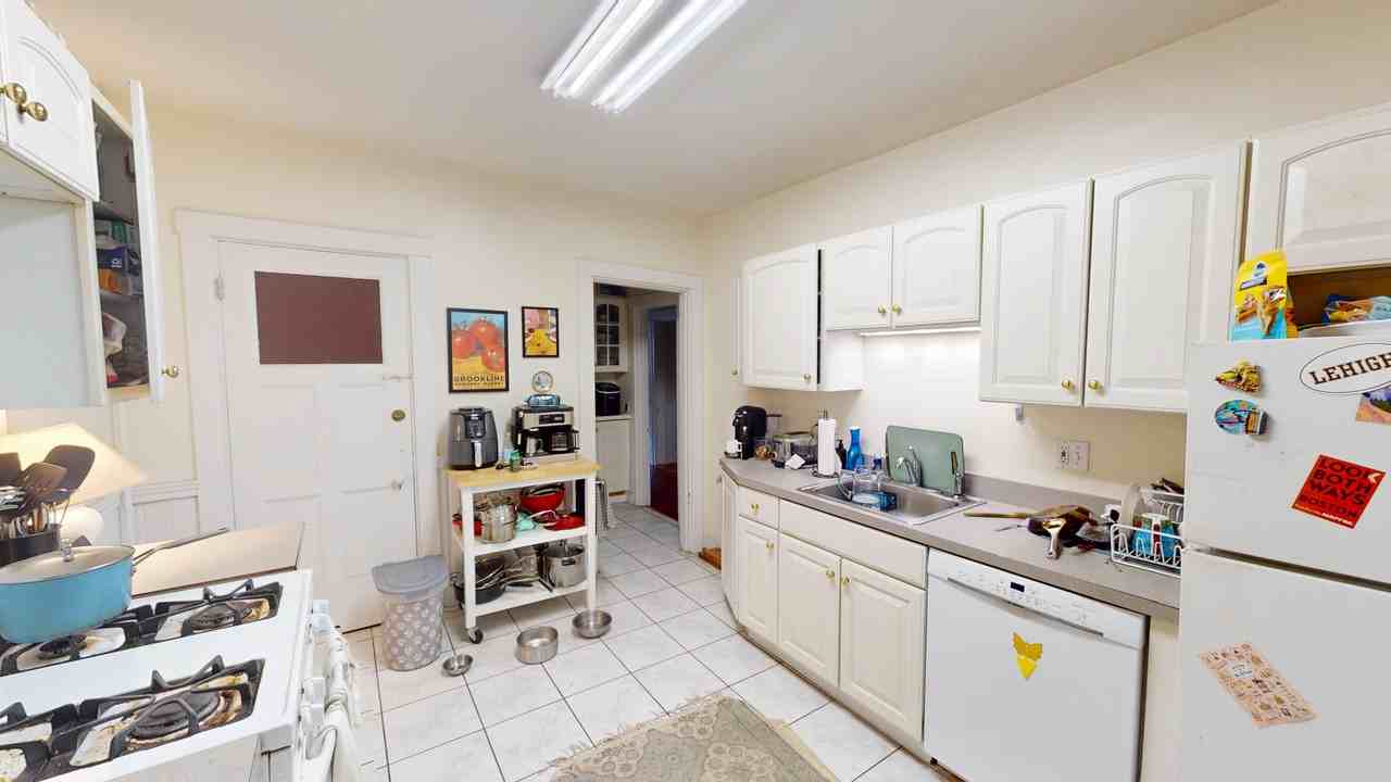 1216 Beacon St #5 - Photo 5 of 16
