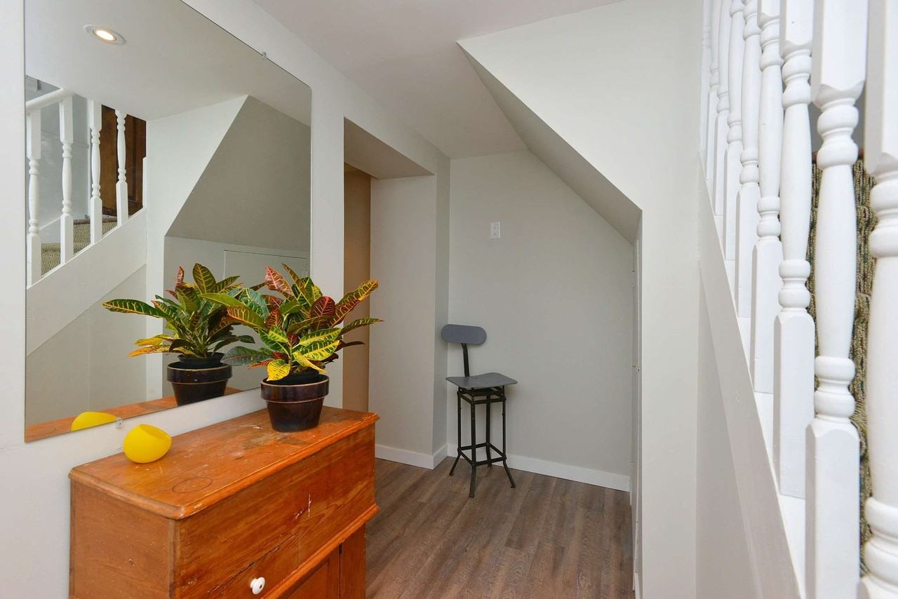 25 Santa Barbara Road, Toronto, Ontario, Canada, M2N 2C8 - Photo 5 of 7