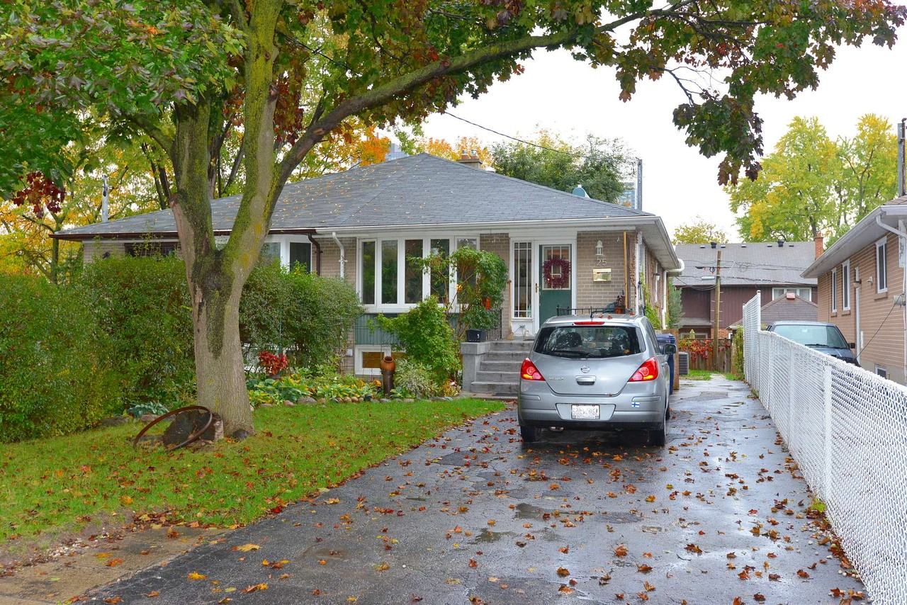 25 Santa Barbara Road, Toronto, Ontario, Canada, M2N 2C8 - Photo 6 of 7