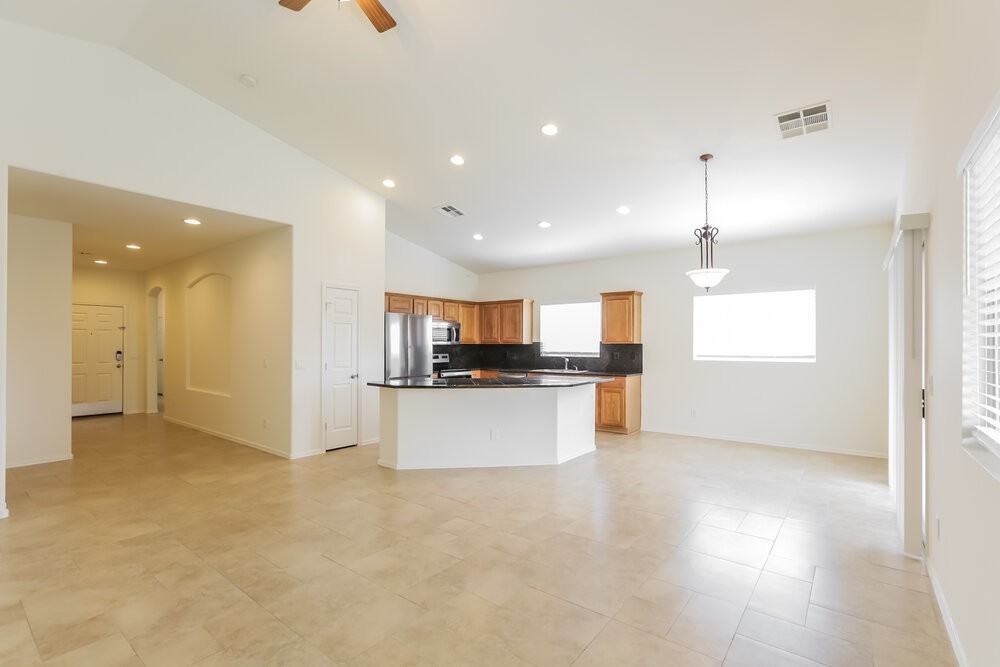 9127 W Elwood St - Photo 5 of 16