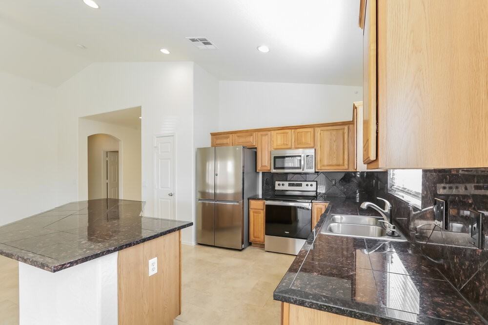 9127 W Elwood St - Photo 7 of 16