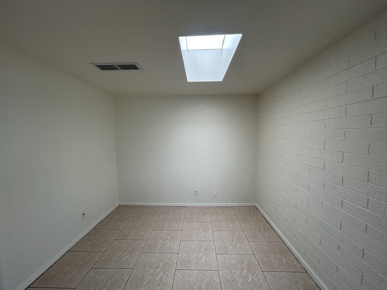 8014 W Osborn Rd - Photo 5 of 38