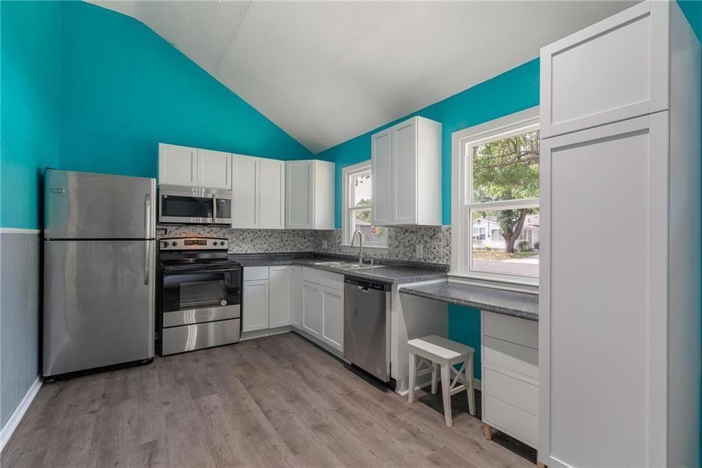 136 S Emma St - Photo 4 of 7