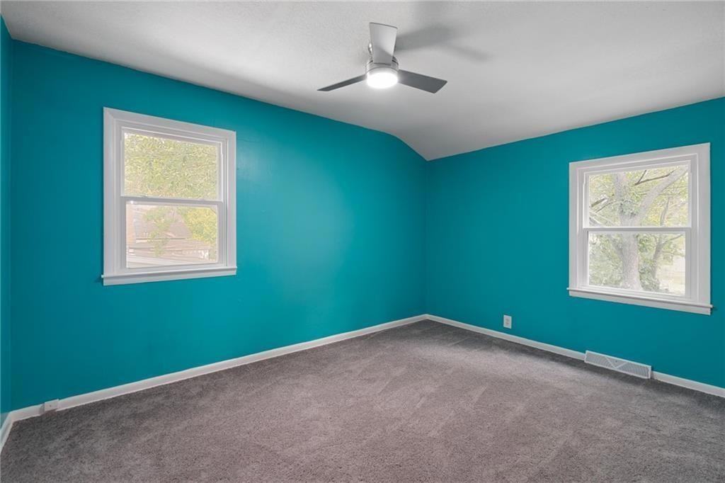 136 S Emma St - Photo 5 of 7