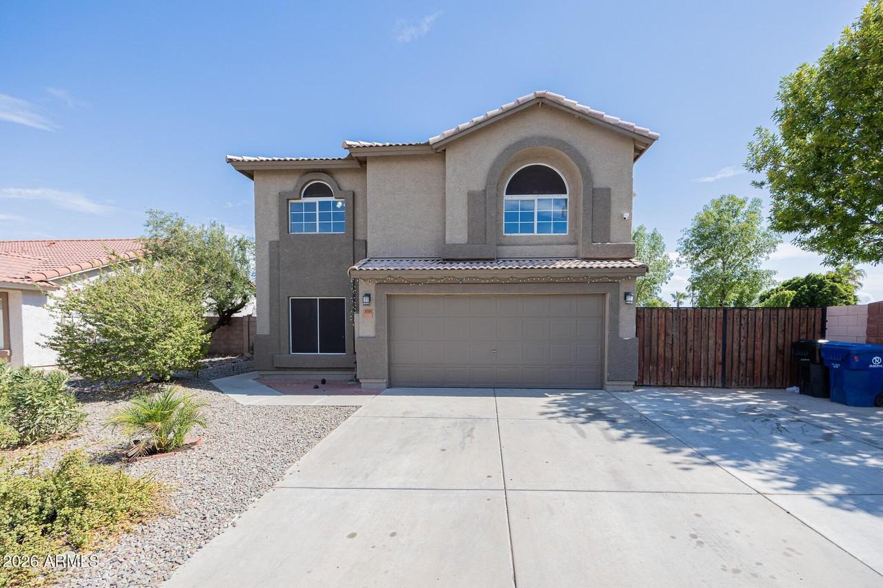 11595 W Holly St - Photo 2 of 35