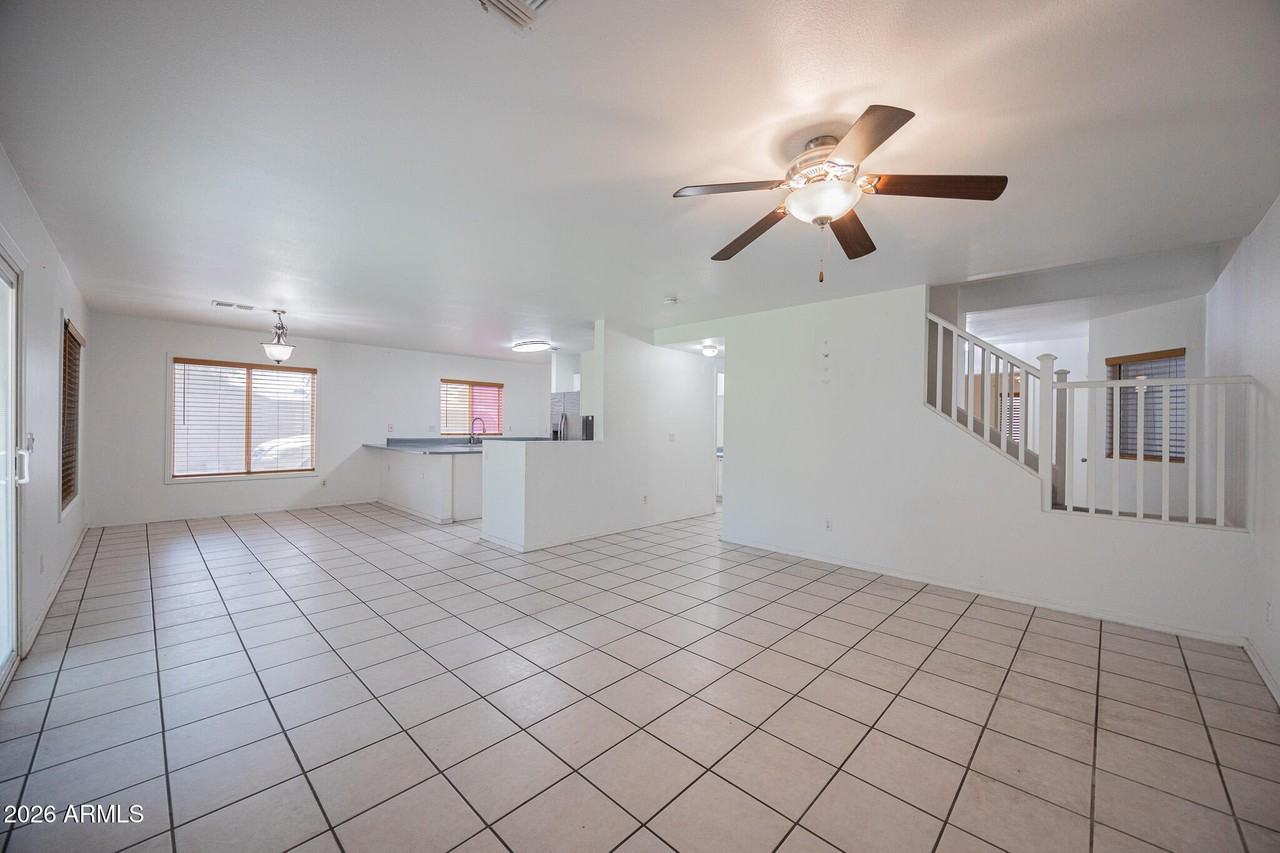 11595 W Holly St - Photo 5 of 35