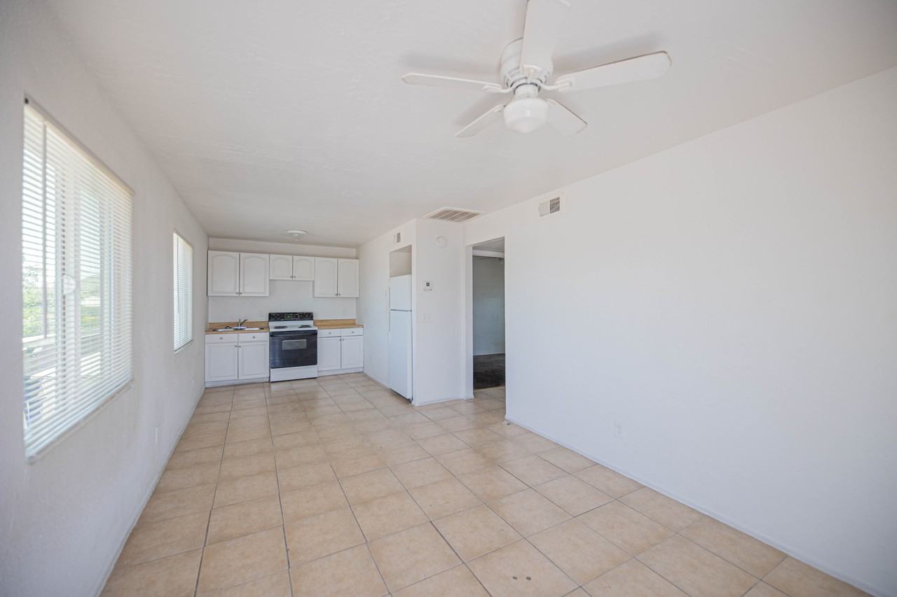 9606 N 11Th Ave - Photo 3 of 15