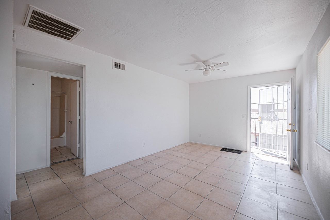 9606 N 11Th Ave - Photo 6 of 15