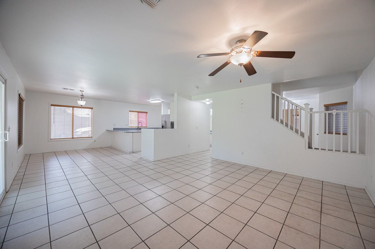 11595 W Holly St - Photo 5 of 35