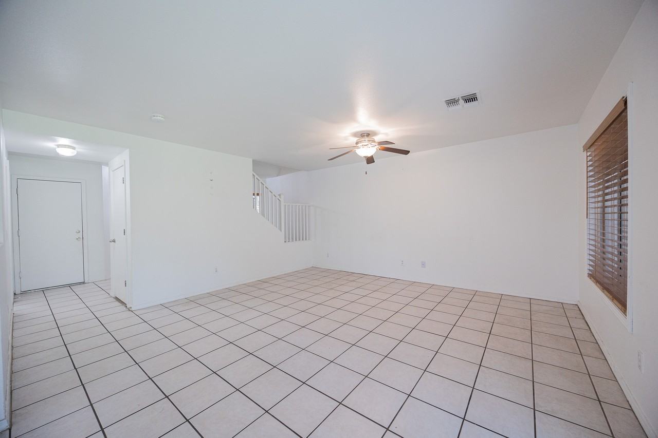 11595 W Holly St - Photo 6 of 35