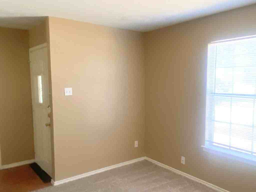 748 Chalk Hill Ln - Photo 3 of 20