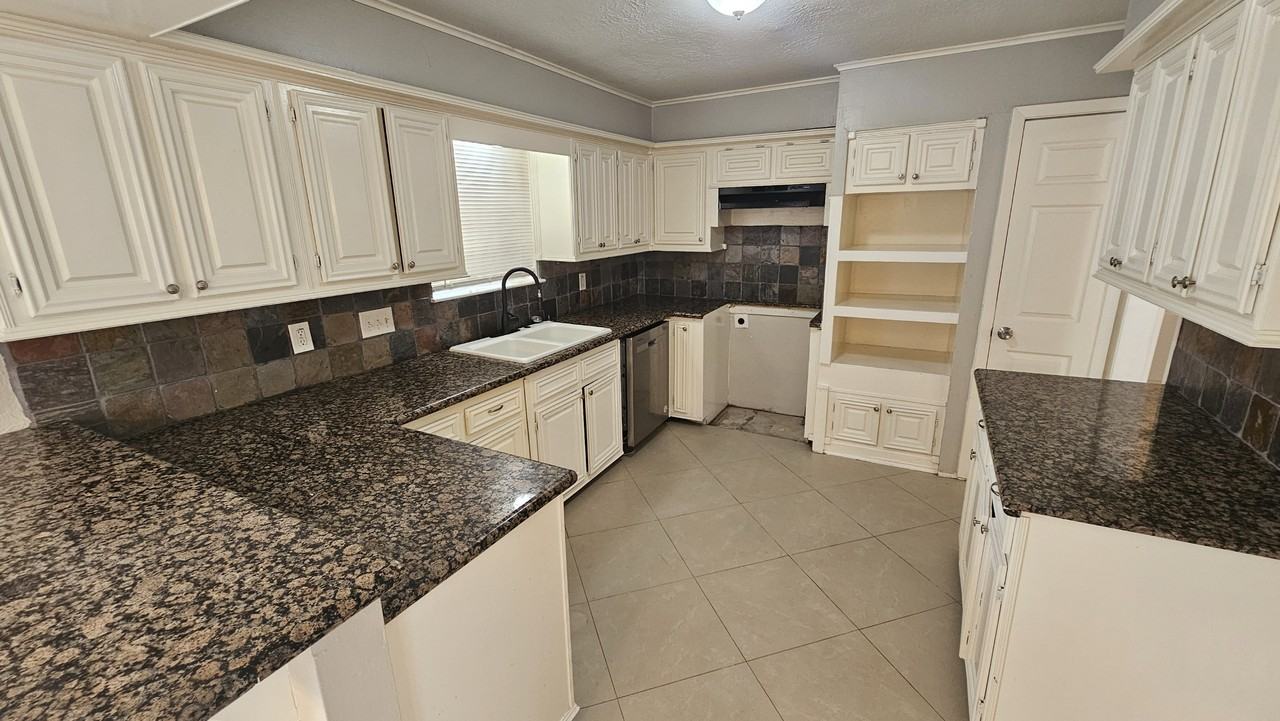 3310 Indian Mound Trl - Photo 7 of 22