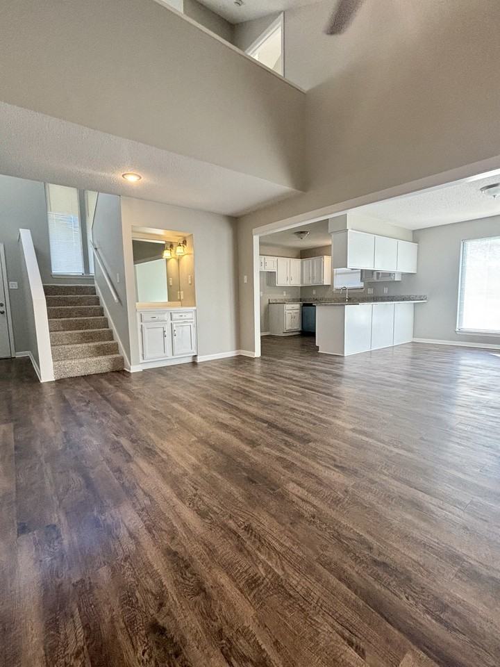 14218 High Point Dr - Photo 4 of 23