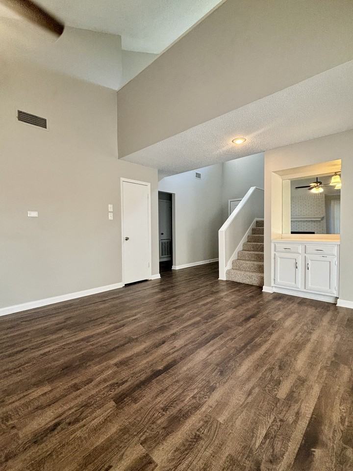 14218 High Point Dr - Photo 5 of 23