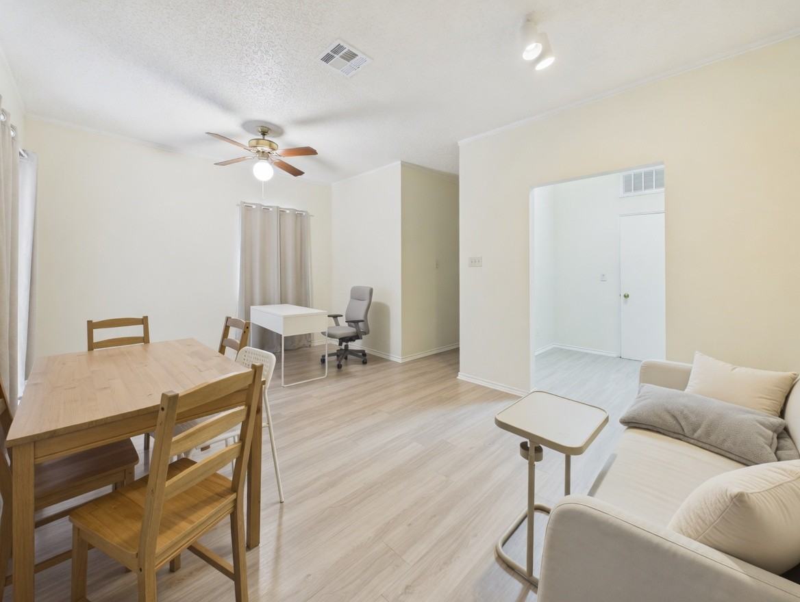 2804 Rio Grande St #201 - Photo 3 of 10