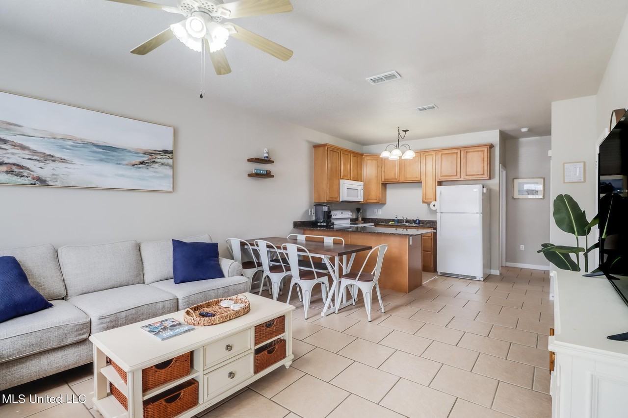 1131 Century Oaks Dr - Photo 4 of 19