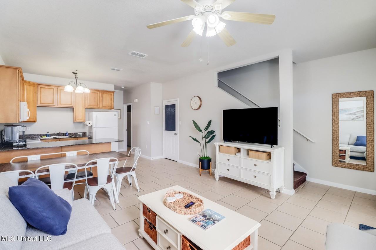 1131 Century Oaks Dr - Photo 5 of 19